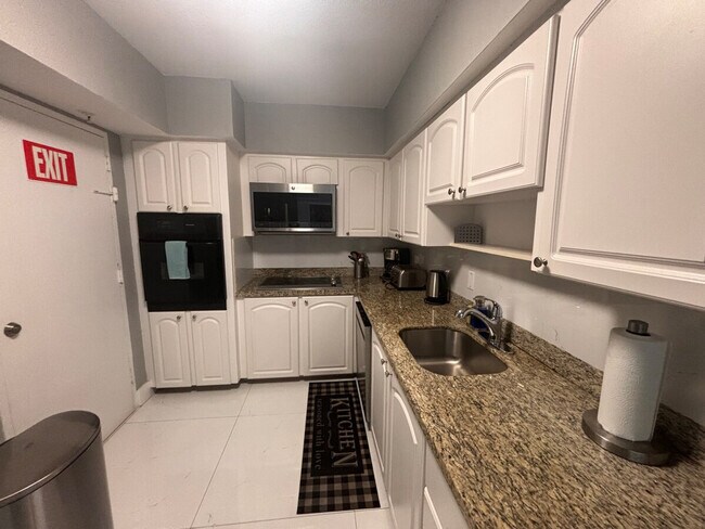 Building Photo - 3801 S Ocean Dr