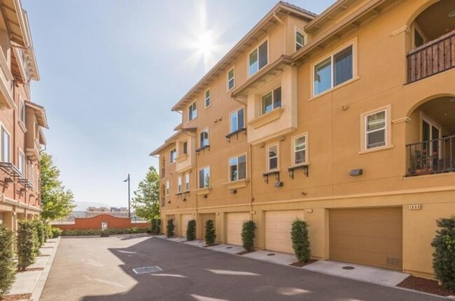 Building Photo - 3 Bed 2 Bath Condo Near Great Mall - Milpitas