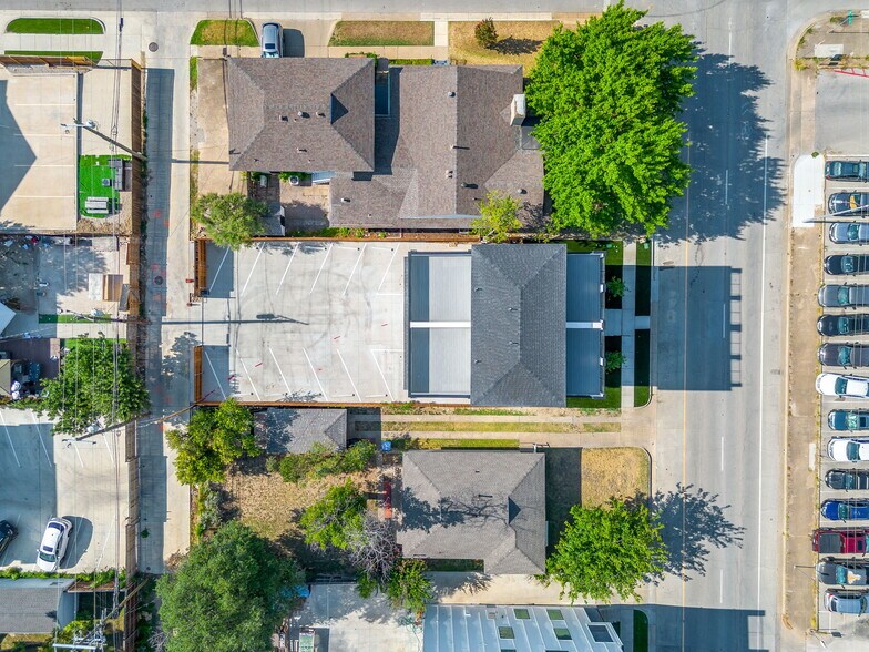 Building Photo - 3141 McCart Ave