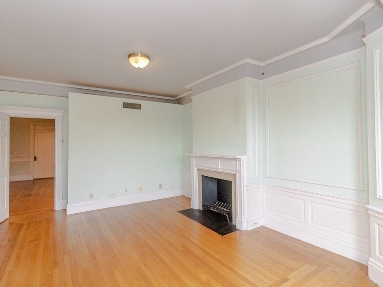 Building Photo - 470 Commonwealth Ave