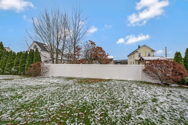 Building Photo - 11 Gilroy St