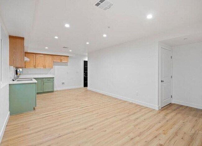 Building Photo - Graham(10422)