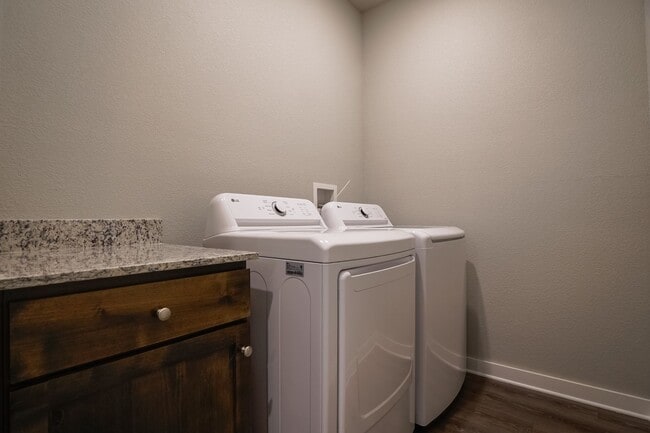 Building Photo - 4 Bedroom 3.5 bath home in Fayetteville!