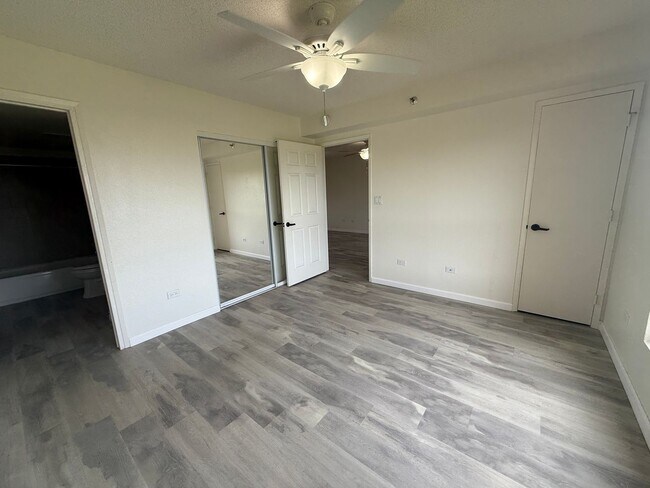 Building Photo - Country Club Village Building 5, 2-bedroom...