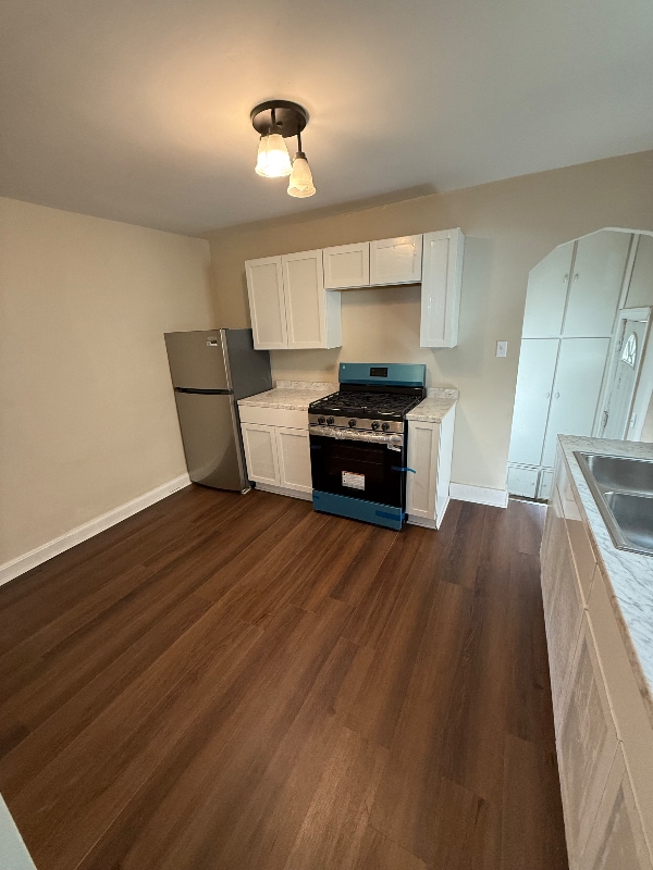 Building Photo - 1317 E Maryland St