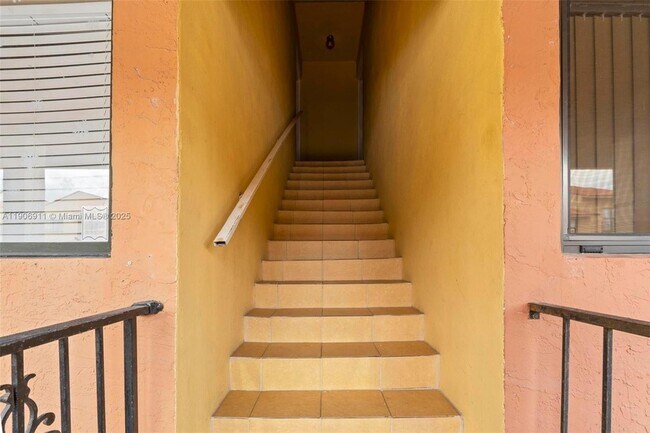 Building Photo - 2735 W 61st Pl