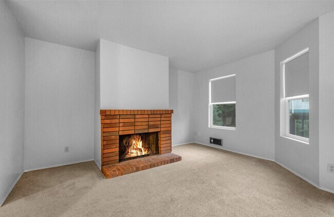 Building Photo - Spacious 2BD/1.5BTH Condo in Lynnwood - Mo...