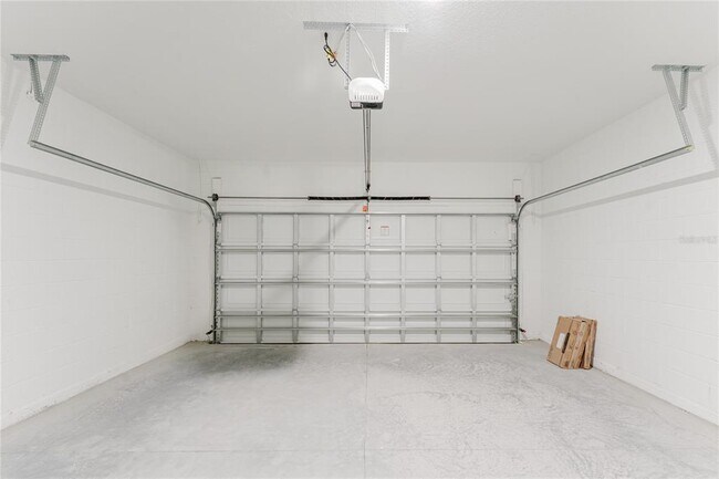 Building Photo - 627 W Glenhaven Dr