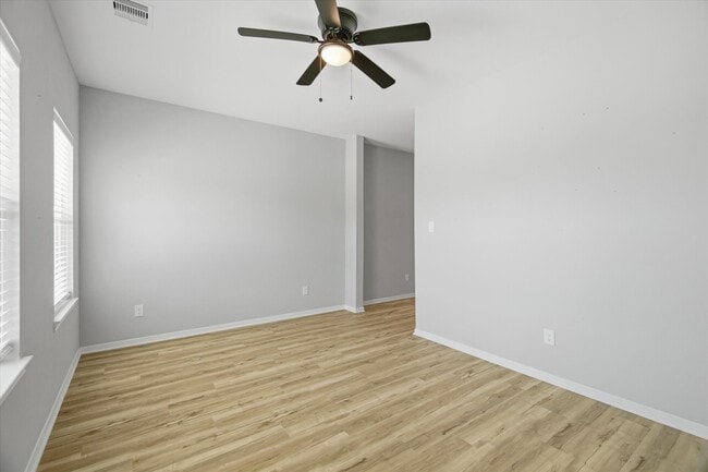 Building Photo - 205 N Bay