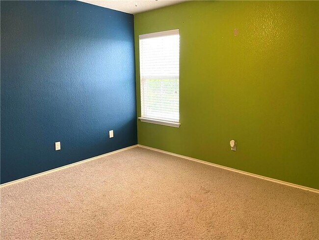 Building Photo - 1010 Aiken Dr