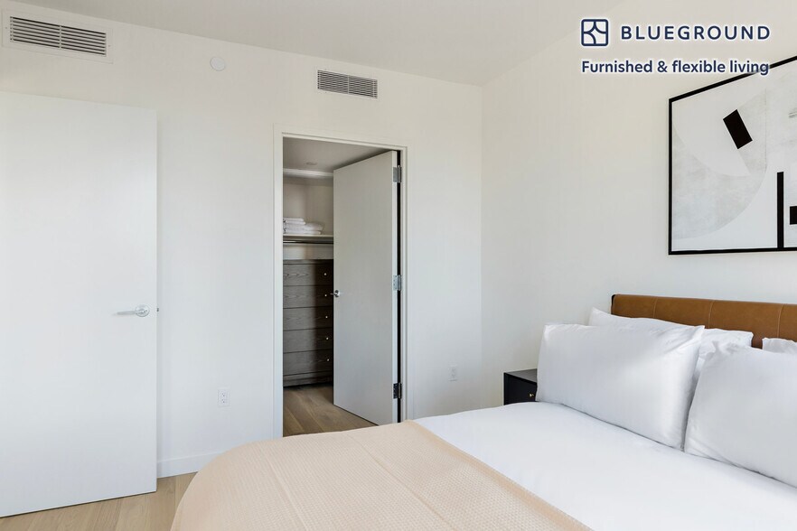 Building Photo - 243 W 28th St