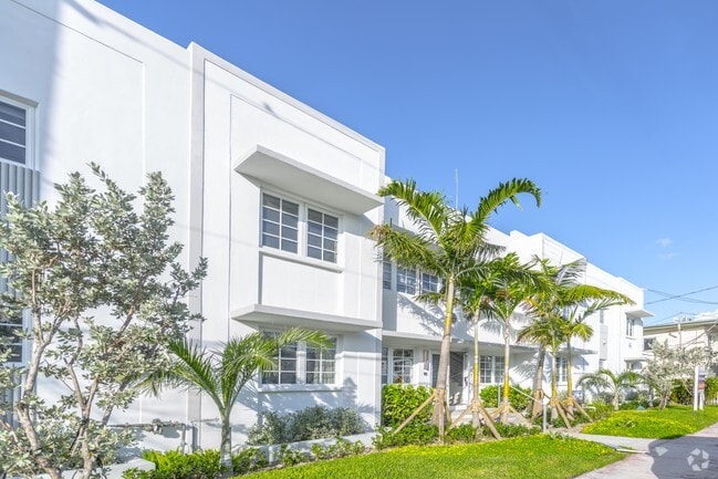 Building Photo - The 331 Apartments by the Beach