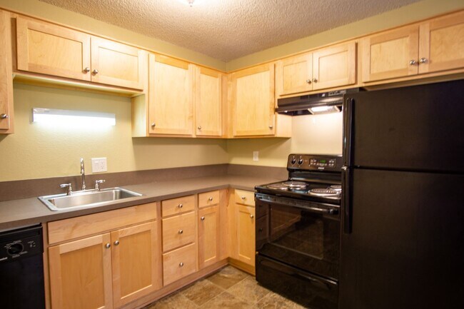 Building Photo - Garden Level 2 Bedroom in Trendy Buckman Neighborhood!