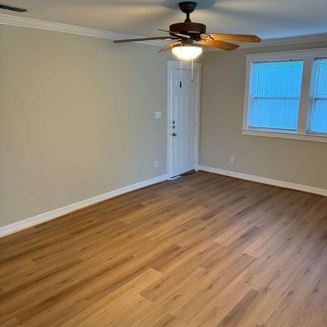 Building Photo - 1/1 with Fenced Yard - Charming Historic Home UPDATED