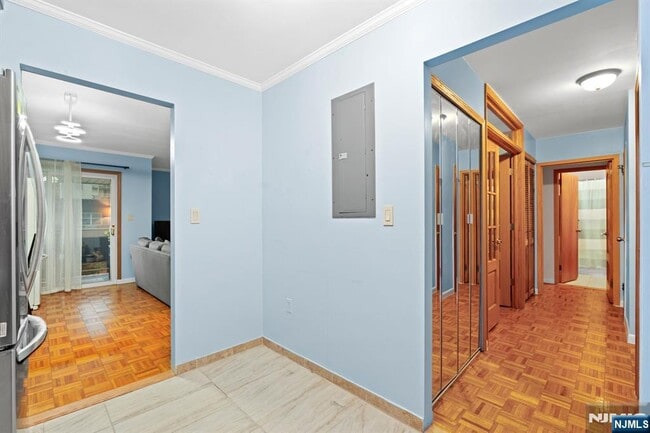 Building Photo - 1111 River C32