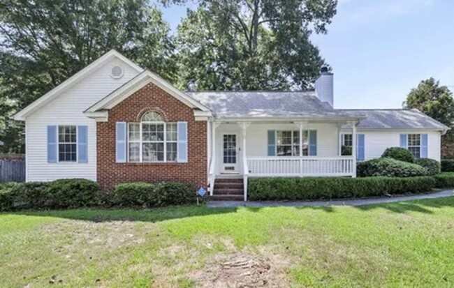 Primary Photo - Single-level home in Irmo