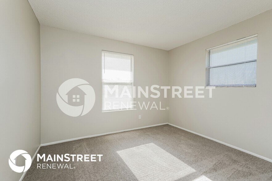 Building Photo - 2504 NE 23rd Pl