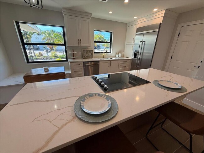 Building Photo - 808 25th Ave W