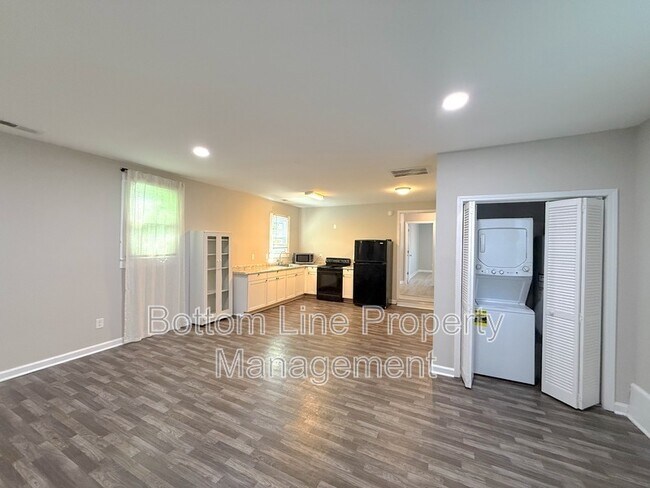 Building Photo - 613 1/2 Charlotte Ave