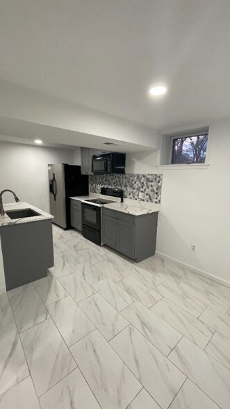 Building Photo - 10 Three Willows Ct