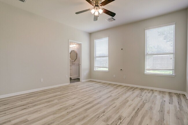 Building Photo - 1011 Larkfield Dr