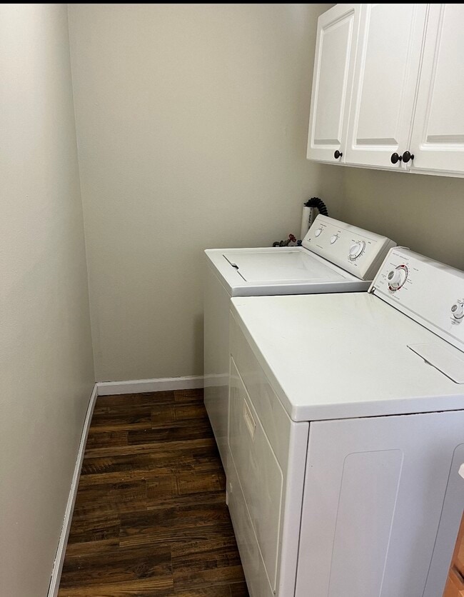 Building Photo - 412 S 73rd St