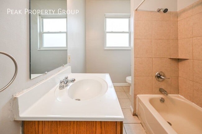 Building Photo - 2610 Woodburn Ave