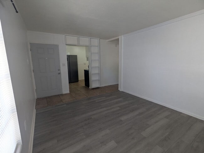 Building Photo - Charming and Spacious 3-Bedroom Home for Rent, furbabies are Welcome!