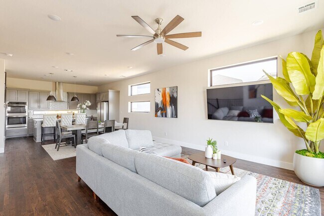 Building Photo - 810 Resort Dr