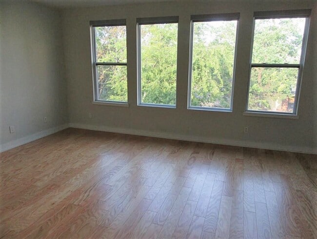 Building Photo - 1900 Mason St