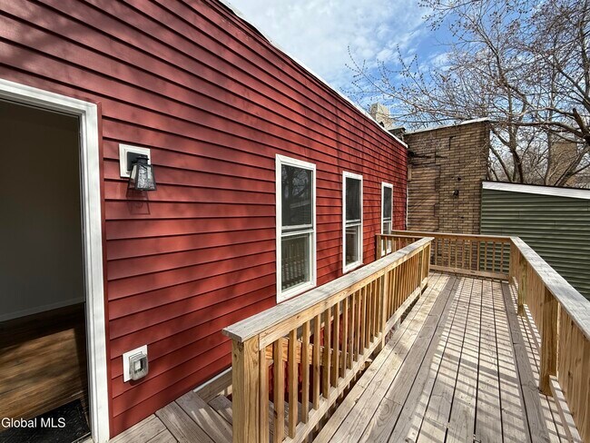 Building Photo - 346 Madison Ave