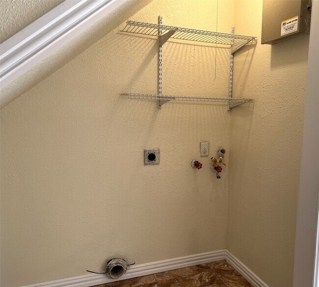 Building Photo - 8405 Wilcrest Dr