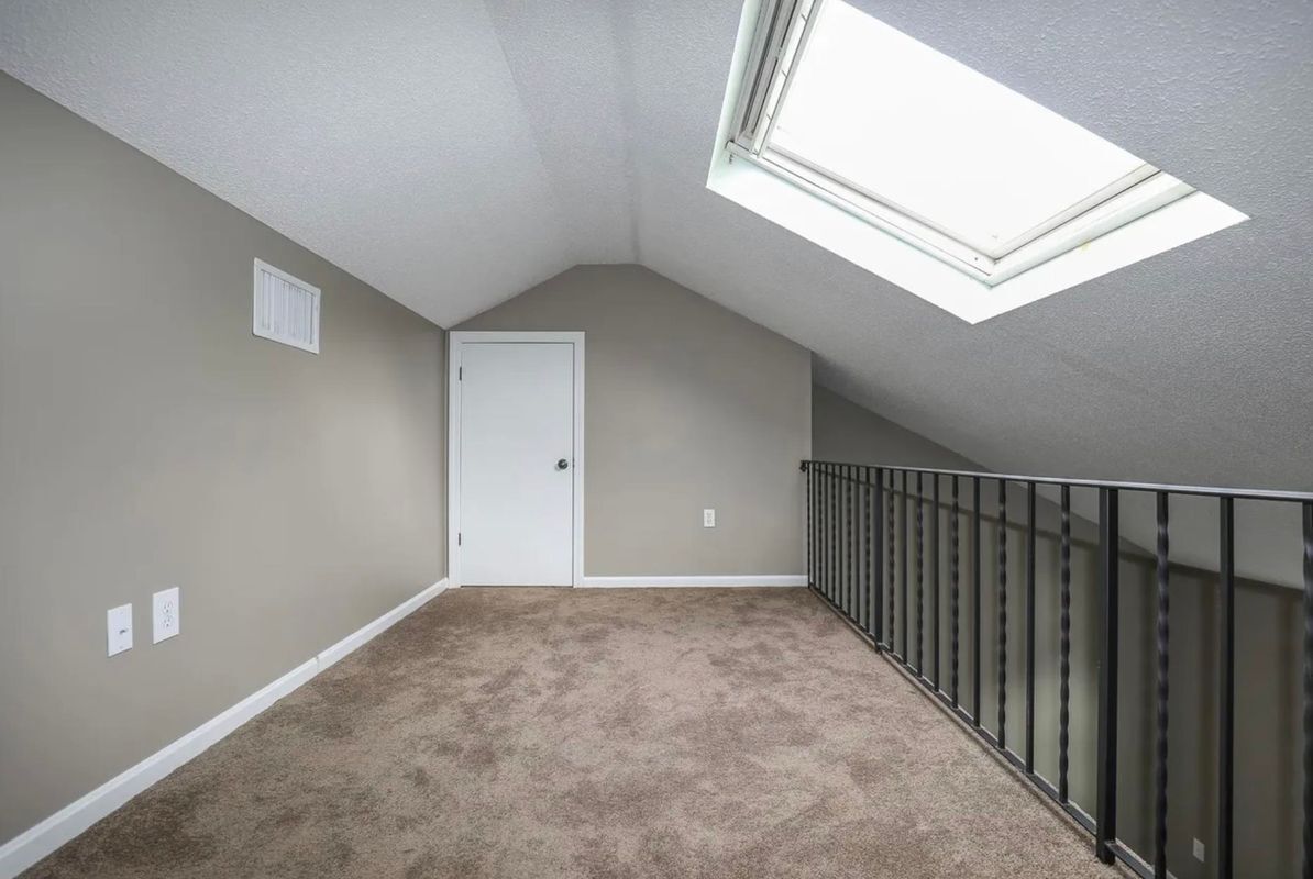 Building Photo - 2 Bluestone Dr