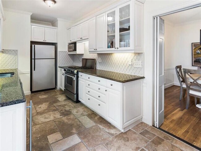 Building Photo - 1872 Wycliff Rd NW