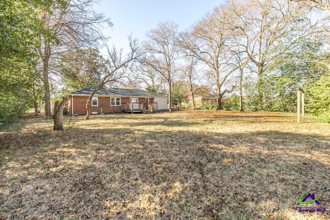 Building Photo - 718 Oakview Square