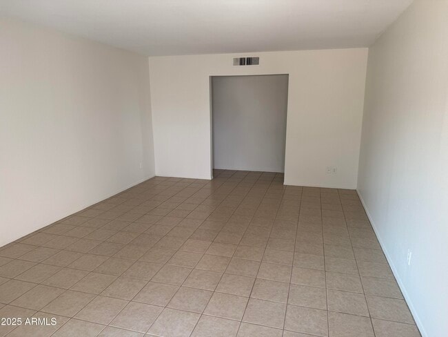 Building Photo - 944 E Concorda Dr