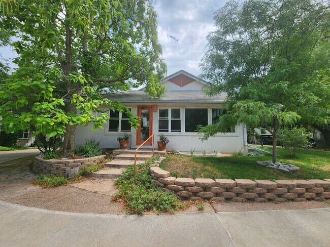 Building Photo - Stunning 3 Bedroom Townhome Tucked Away In...