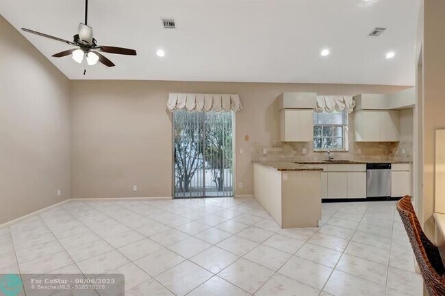 Building Photo - 11081 Springbrook Cir