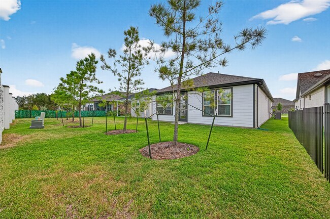 Building Photo - 8047 Prospect Dr