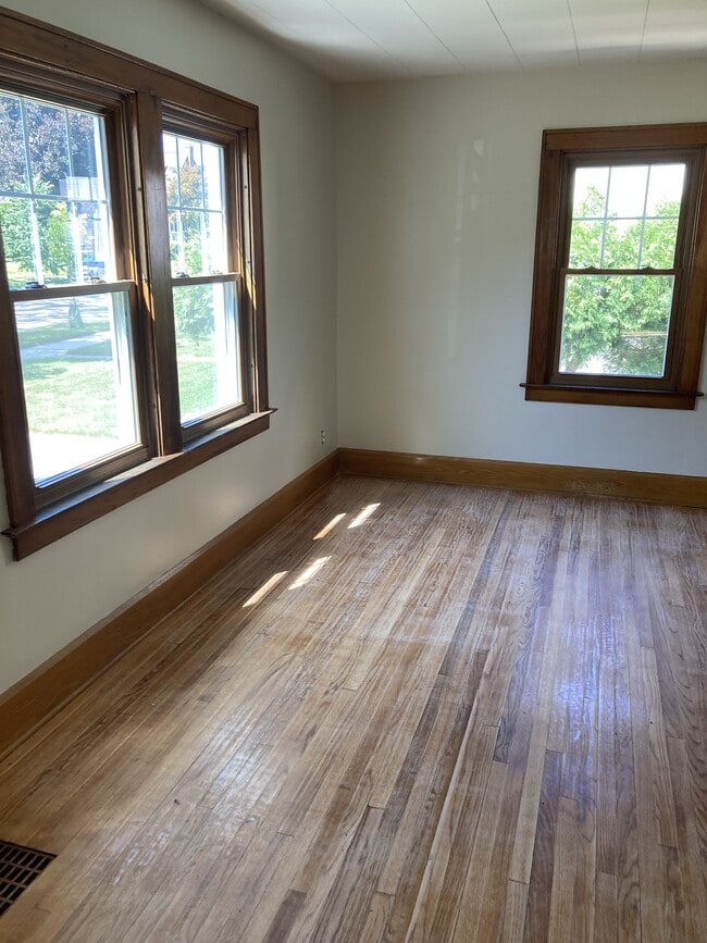 Building Photo - 308 Snyder Ave