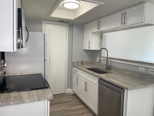 Building Photo - Briarpark Village