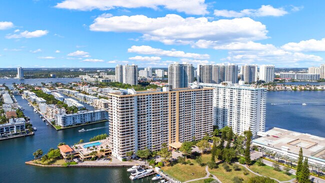 Building Photo - 290 174th St St