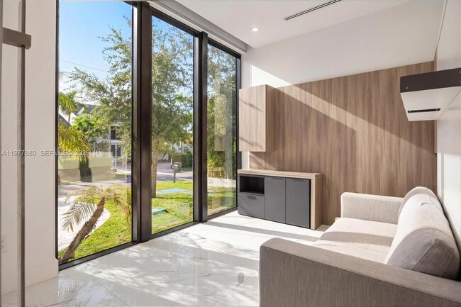 Building Photo - 3367 NE 168th St