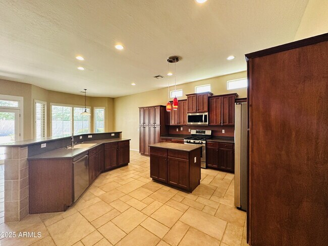 Building Photo - 2720 E Hazeltine Way