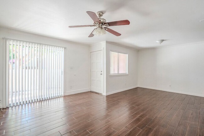 Building Photo - 3 bedroom townhome for rent