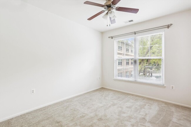 Building Photo - FRESH & READY! 2BD/2BA Next to METRO with ...