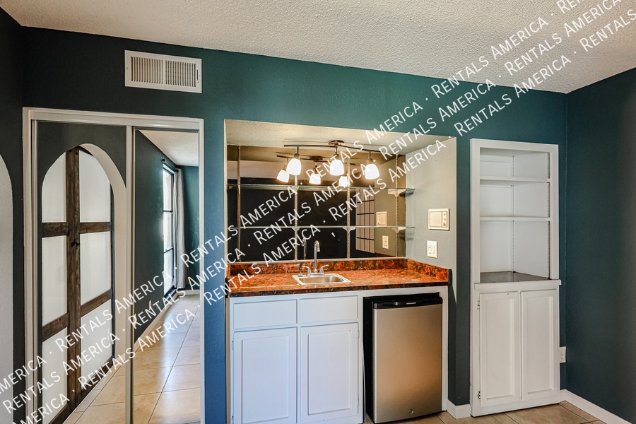 Building Photo - 3214 S El Camino Dr