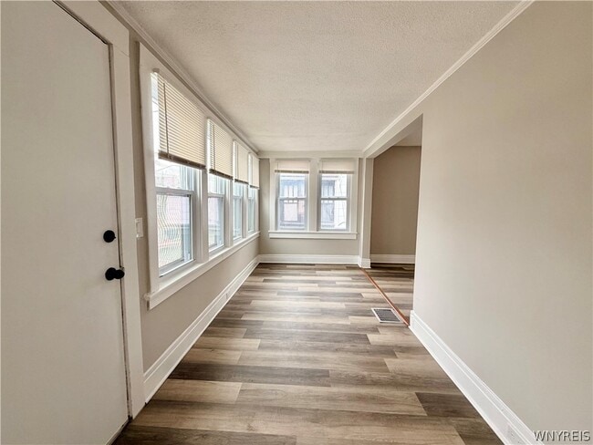 Building Photo - 35 Dorris Ave