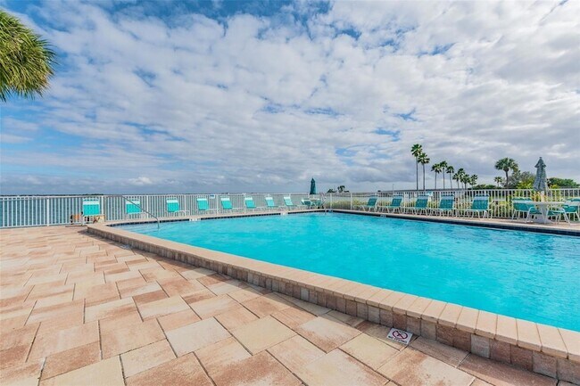 Building Photo - 8 Glencoe Pl