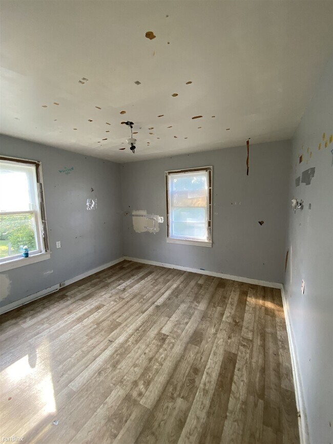 Building Photo - 2 br, 1 bath House - 207 South Locust Street